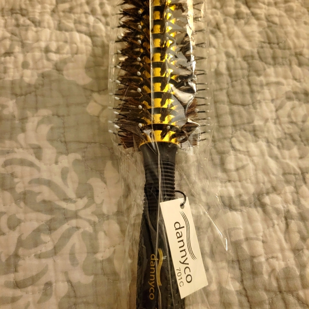 Brand new rounded brush.